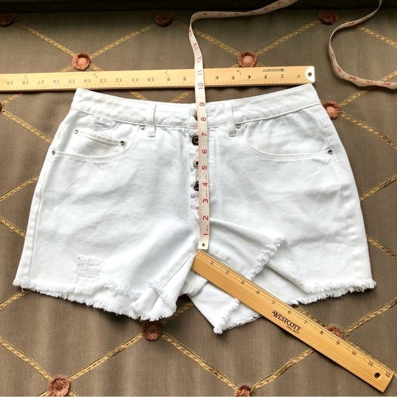 A Loves A Shorts Denim White Cotton with Button Fly Slight Distressing (27) - Picture 6 of 6